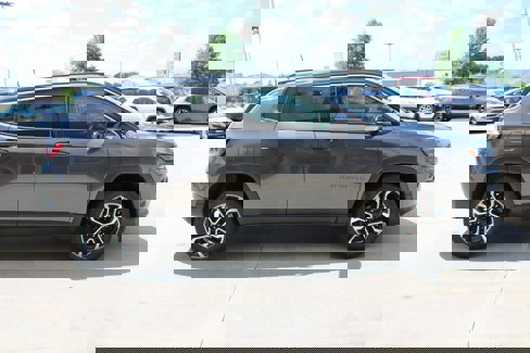 Certified 2022 Jeep Compass Limited w/ Sun and Sound Group image 6
