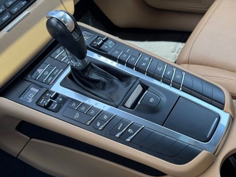 Used 2018 Porsche Macan image 33
