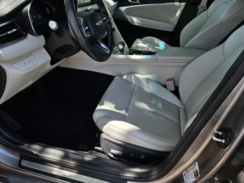 Used 2025 Genesis G70 2.5T image 18