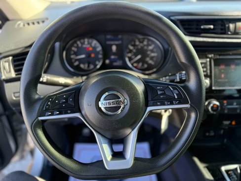 Used 2018 Nissan Rogue S image 26
