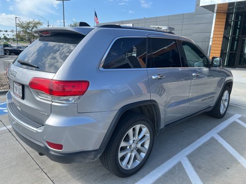 Used 2017 Jeep Grand Cherokee Limited w/ Luxury Group II image 3