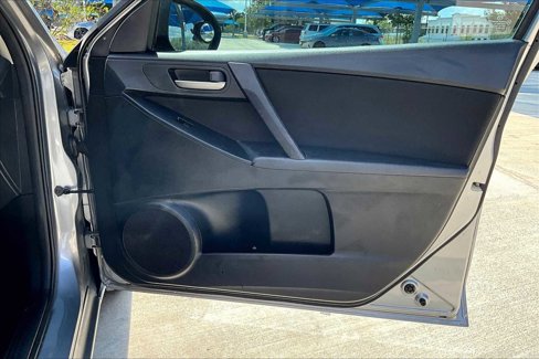 Used 2013 MAZDA MAZDA3 i SV image 22