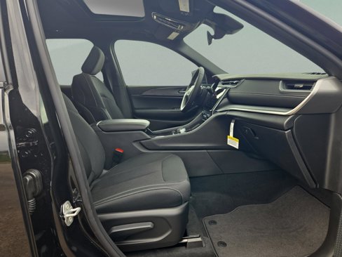 New 2025 Jeep Grand Cherokee Laredo image 24