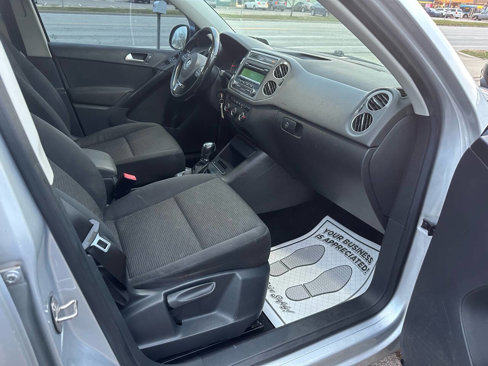 Used 2014 Volkswagen Tiguan S image 9