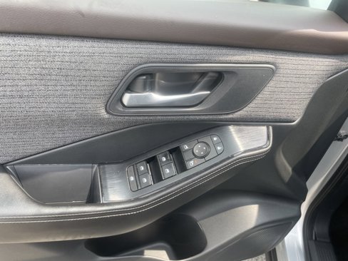 Used 2022 Nissan Rogue SV image 19