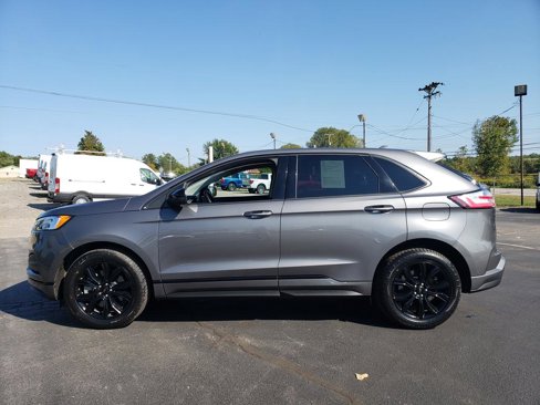 Used 2022 Ford Edge SE w/ Black Appearance Package image 4