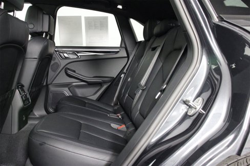 Certified 2025 Porsche Macan image 33