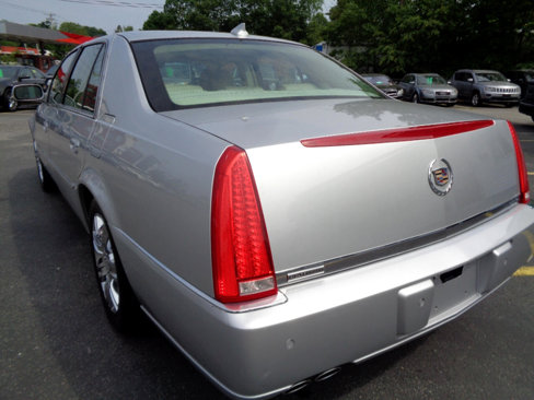 Used 2010 Cadillac DTS Platinum image 19