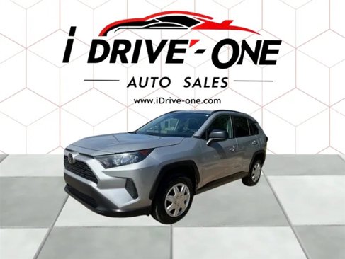 Used 2021 Toyota RAV4 LE image 1