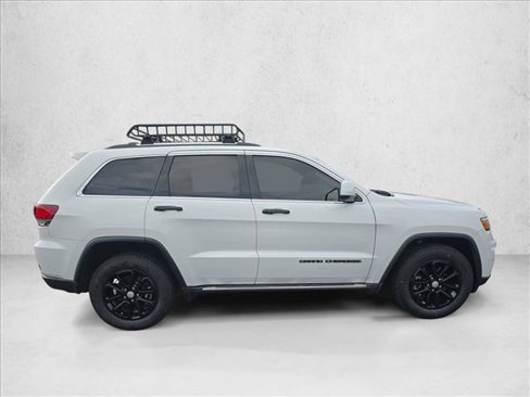 Used 2021 Jeep Grand Cherokee Laredo image 4