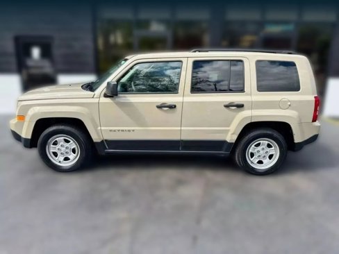 Used 2017 Jeep Patriot Sport image 2