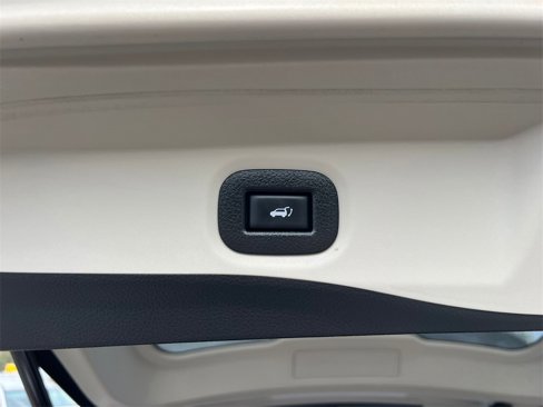 Used 2019 Nissan Rogue SV w/ Premium Package image 16