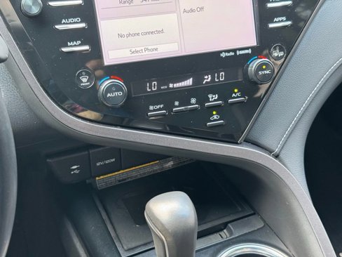 Used 2019 Toyota Camry XSE image 34