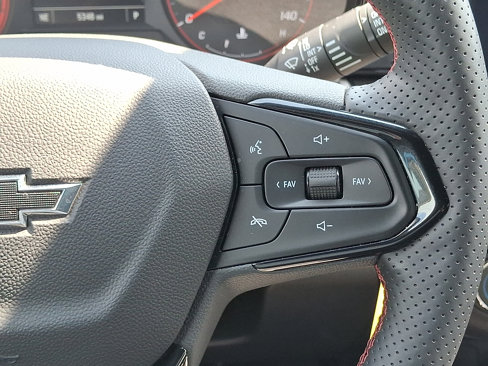 Certified 2025 Chevrolet Trax RS w/ Driver Confidence Package image 21
