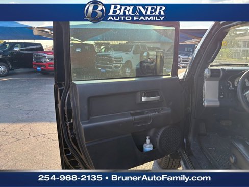 Used 2007 Toyota FJ Cruiser 4WD image 11
