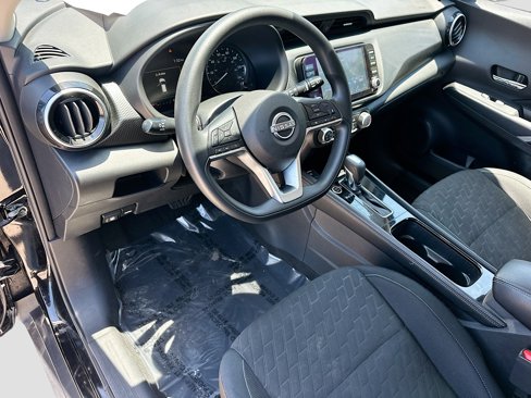 Certified 2023 Nissan Kicks SV image 9