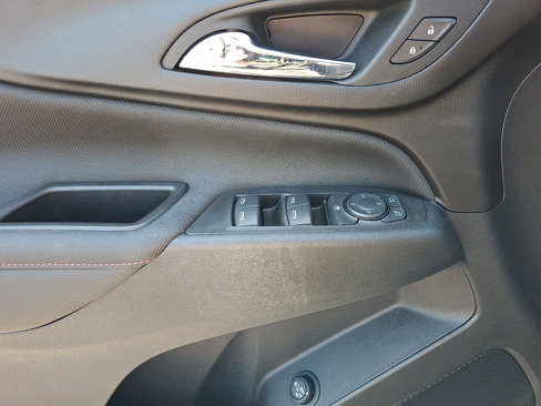 Certified 2022 Chevrolet Equinox RS w/ RS Leather Package image 12