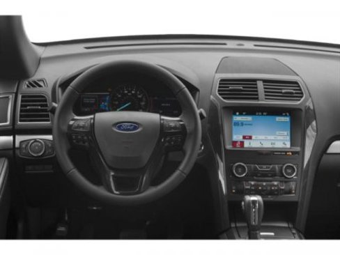 Used 2018 Ford Explorer XLT w/ Equipment Group 202A image 10
