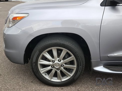 Used 2011 Lexus LX 570 4WD w/ Luxury Pkg image 10