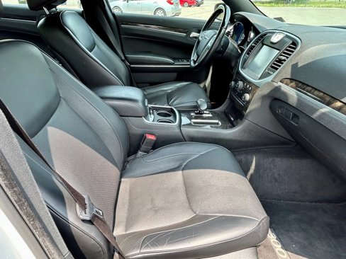 Used 2014 Chrysler 300 C w/ Light Group image 18