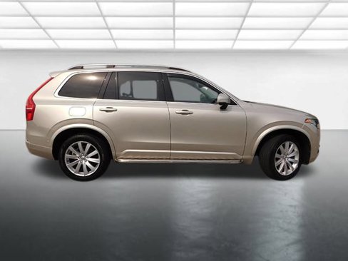 Used 2016 Volvo XC90 T6 Momentum image 4
