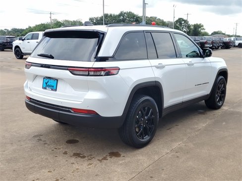 New 2025 Jeep Grand Cherokee Altitude image 5