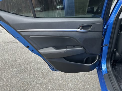 Used 2017 Hyundai Elantra Limited image 13