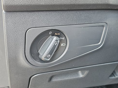 Used 2020 Volkswagen Tiguan SE w/ Panoramic Sunroof Package image 19