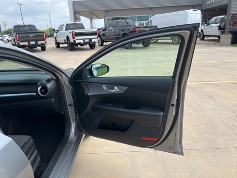 Used 2022 Kia Forte LXS image 23