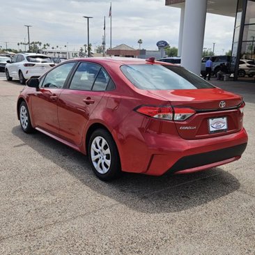 Used 2021 Toyota Corolla LE image 5