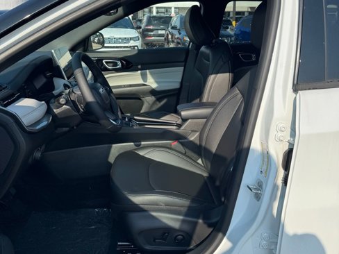 New 2025 Jeep Compass Limited image 10
