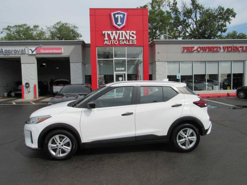 Used 2021 Nissan Kicks S image 1