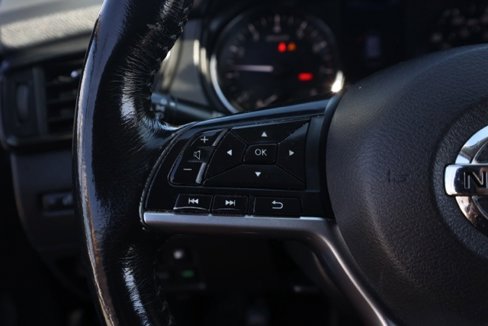 Used 2018 Nissan Rogue SV image 26