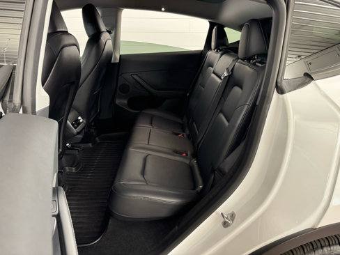 Used 2023 Tesla Model Y AWD image 28