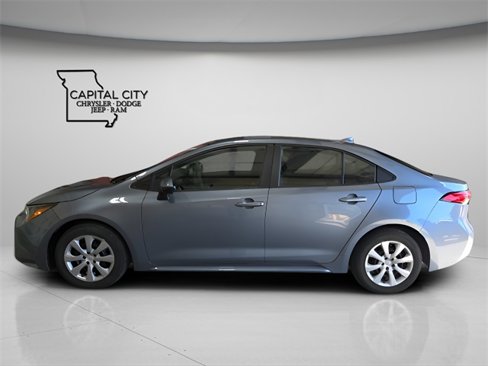 Used 2022 Toyota Corolla LE image 4