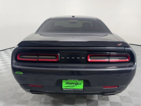 Used 2019 Dodge Challenger SXT image 10