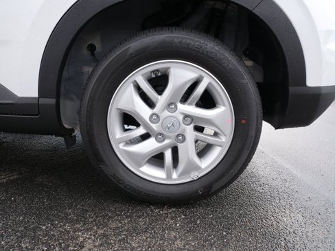 New 2025 Hyundai Venue SE image 12