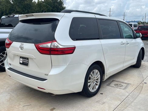 Used 2015 Toyota Sienna Limited Premium image 3