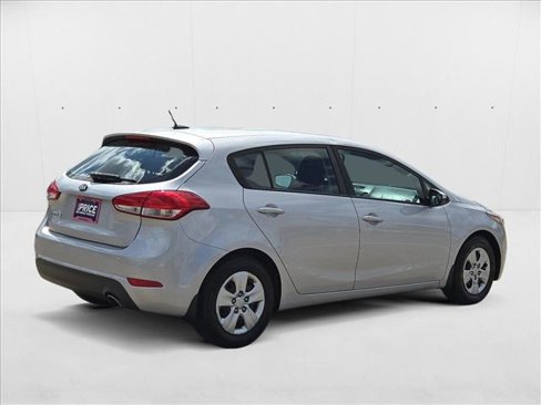 Used 2017 Kia Forte LX image 5