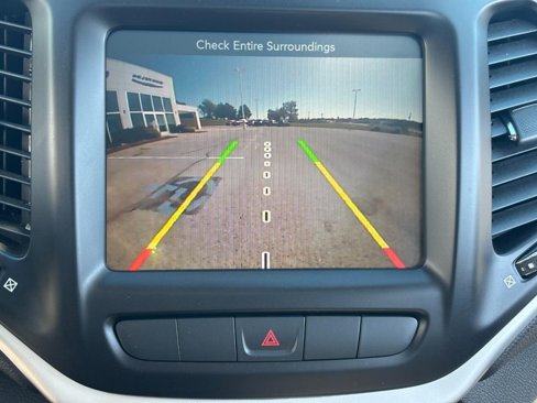 Used 2015 Jeep Cherokee Limited image 24