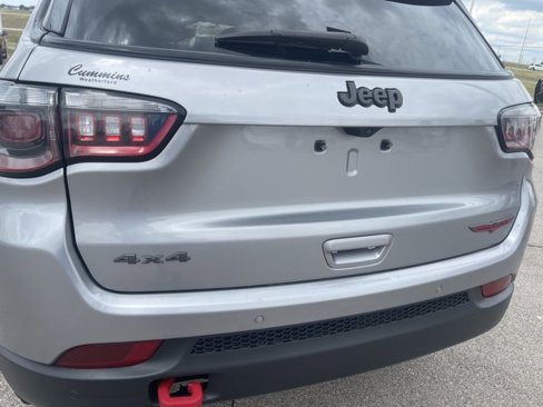 Used 2023 Jeep Compass Trailhawk image 12