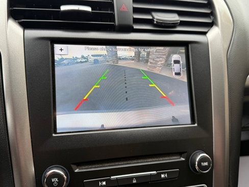Used 2017 Ford Fusion SE w/ Fusion SE Technology Package image 25