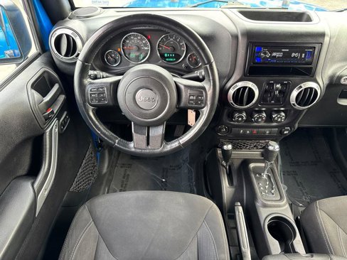 Used 2015 Jeep Wrangler Unlimited Rubicon w/ Connectivity Group image 20