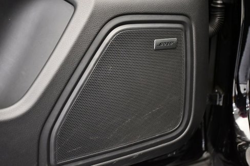 Certified 2025 Porsche Macan Turbo image 39