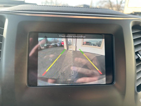 Used 2019 Jeep Cherokee Latitude w/ Popular Appearance Group image 16