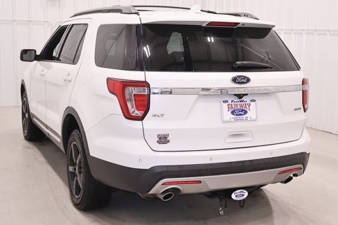 Used 2017 Ford Explorer XLT image 7