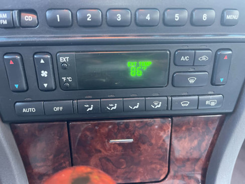 Used 2002 Lincoln LS image 23