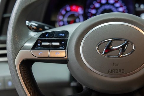 Used 2023 Hyundai Elantra SE image 18