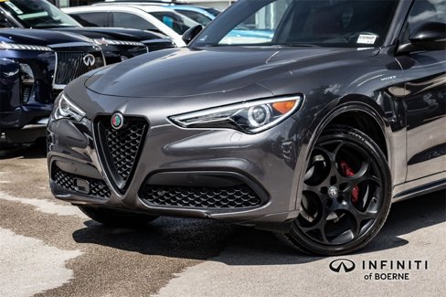 Used 2022 Alfa Romeo Stelvio Veloce image 2