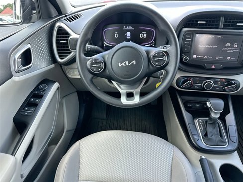 Used 2023 Kia Soul LX w/ LX Technology Package image 11